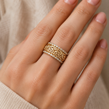 Lydia – Braided jewel with shiny details