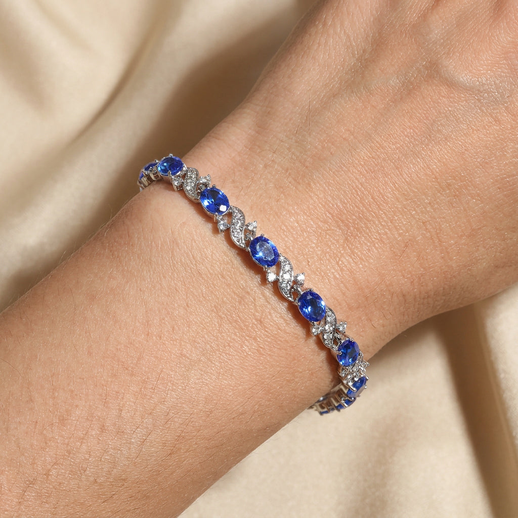Carol – Elegant Gold Bracelet