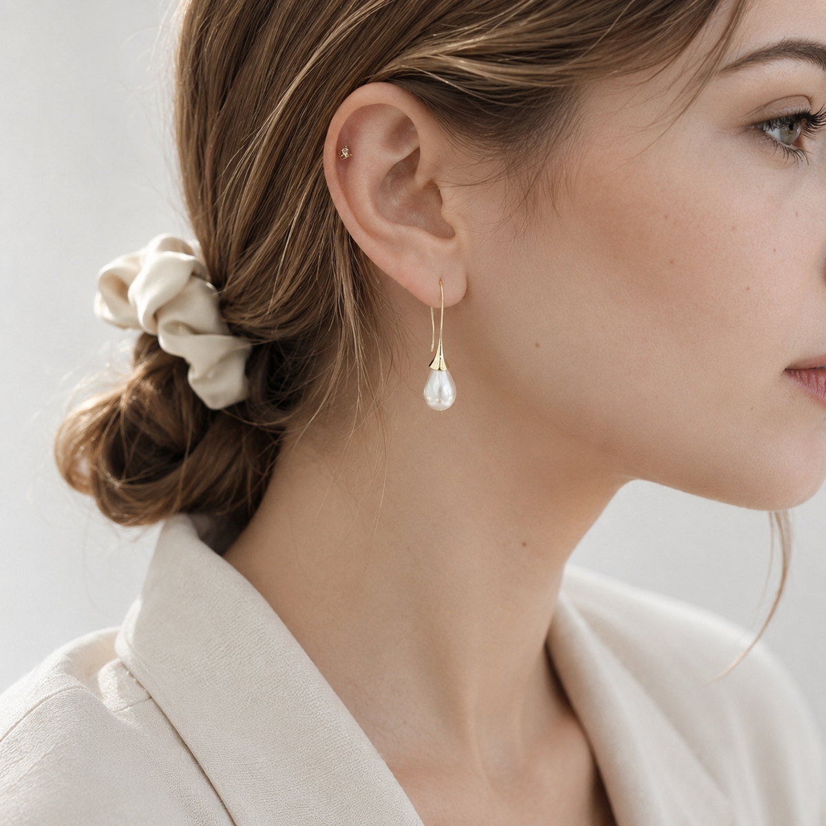 Helena – Classic Pearl Earrings