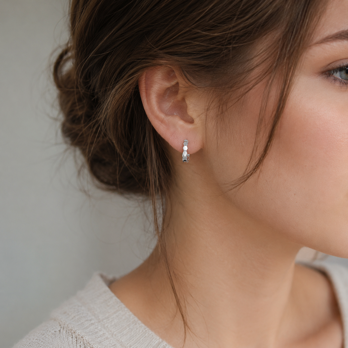 Mei – Geometric Bright Clip Earring