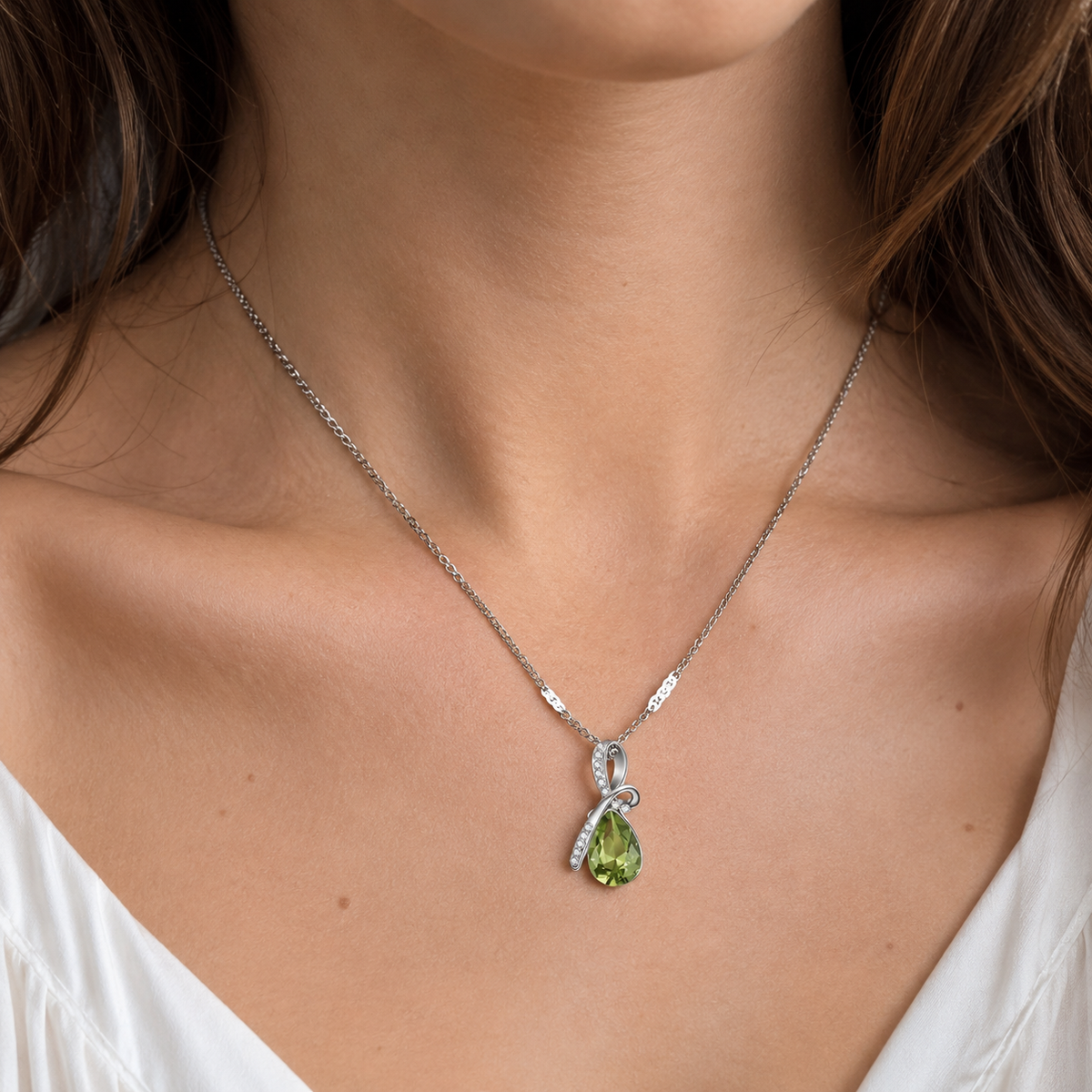 Pilar – Bright Crystal Necklace in White Gold