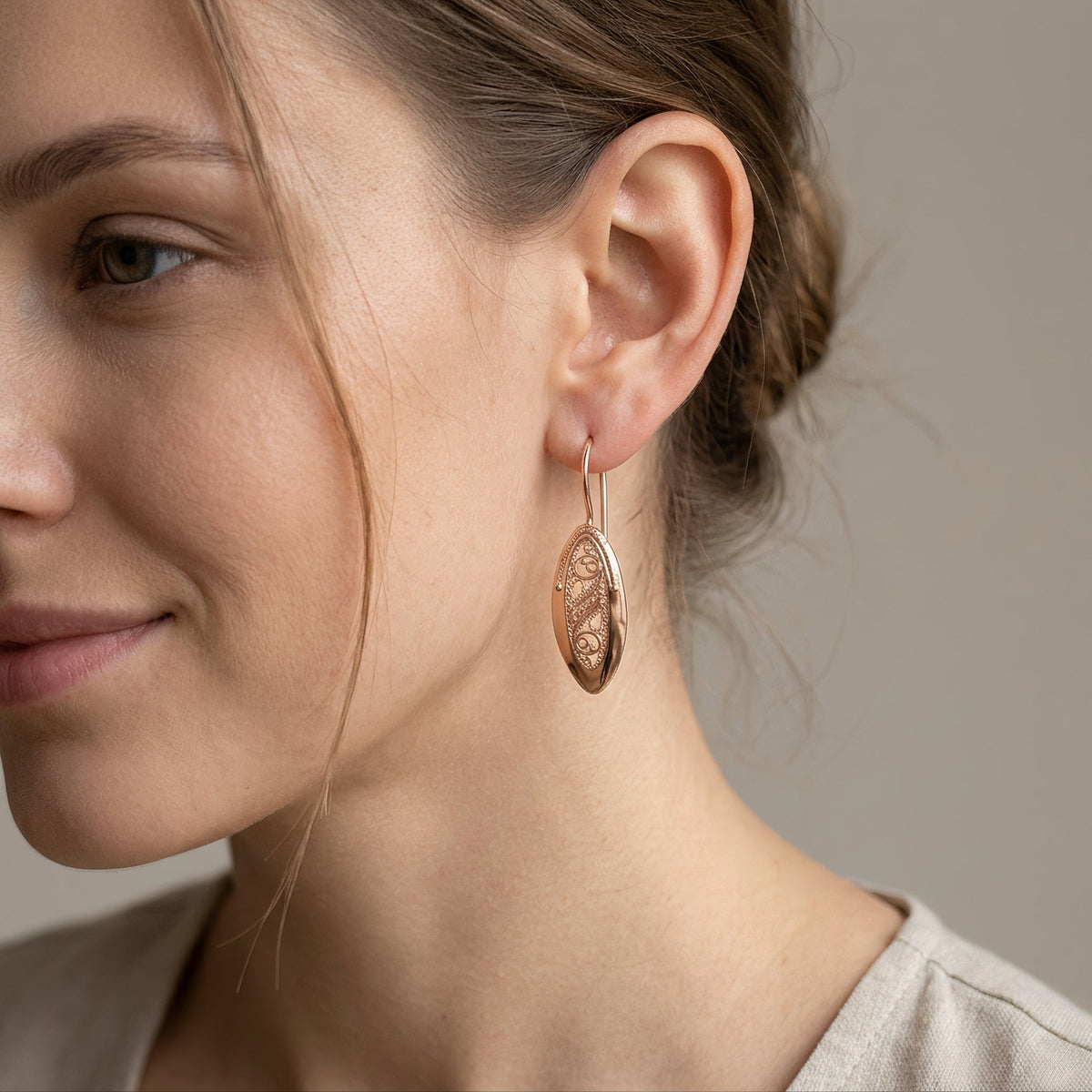 Salma – Elegant Hoop Earrings