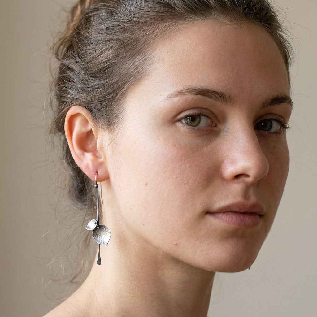 Alira – Vintage leaf earrings in silver