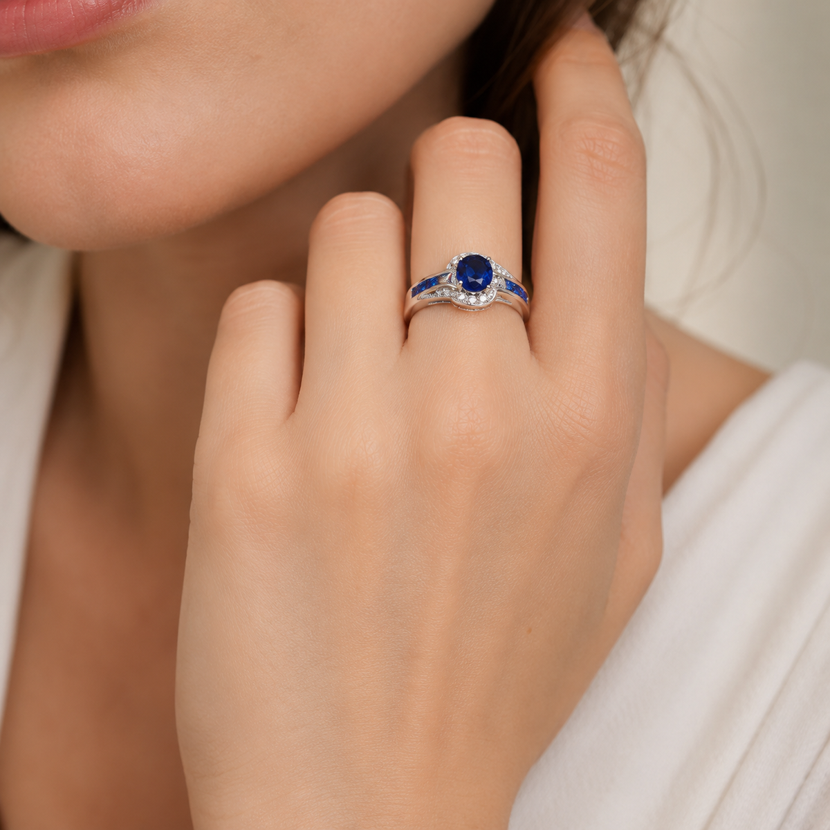 Diane – Ring with Blue Sapphire