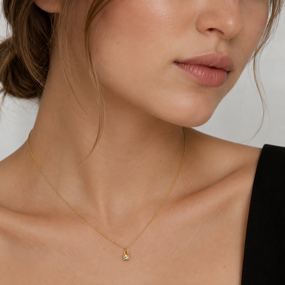 Maelyne – Mini Lock Pendant Necklace