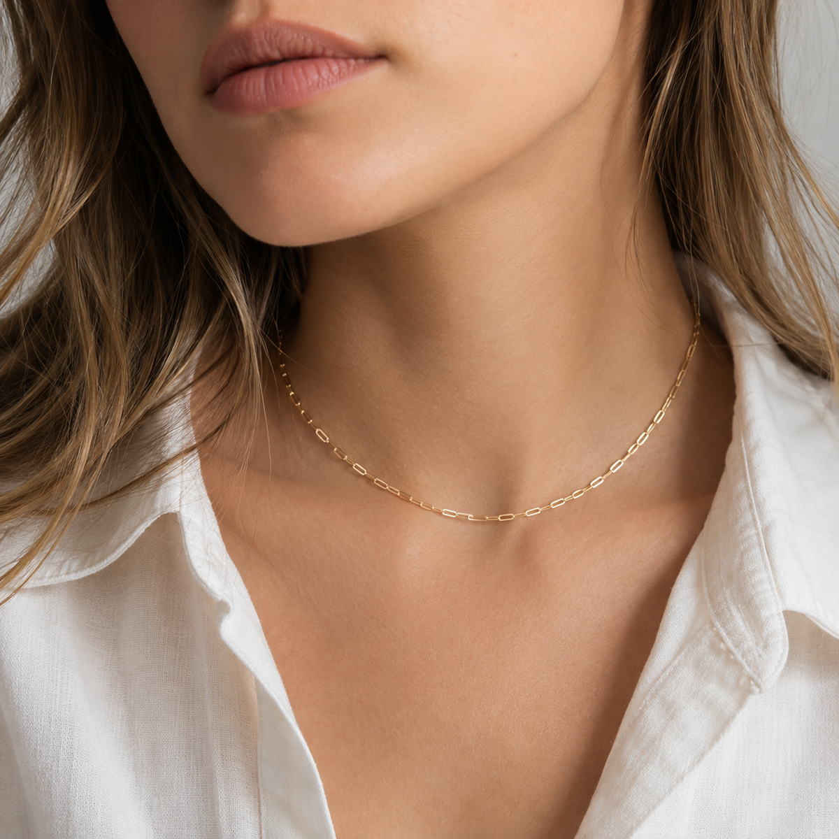Nadia – Elegant Gold Paperclip Necklace
