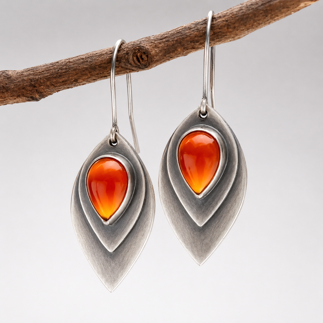 Inès – Vintage earrings with orange detail