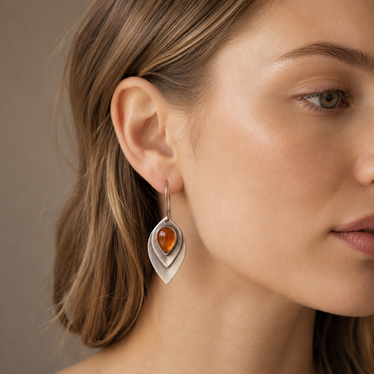 Inès – Vintage earrings with orange detail