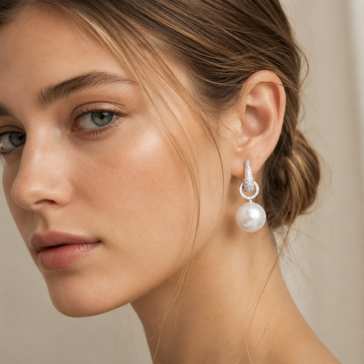 Thalia – Fashion clip earring with luxury effect of zirconia