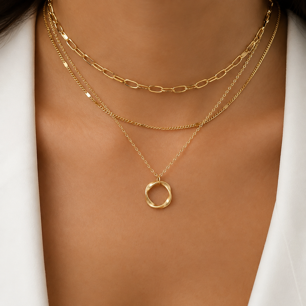 Ivana – Vintage collar with total charm