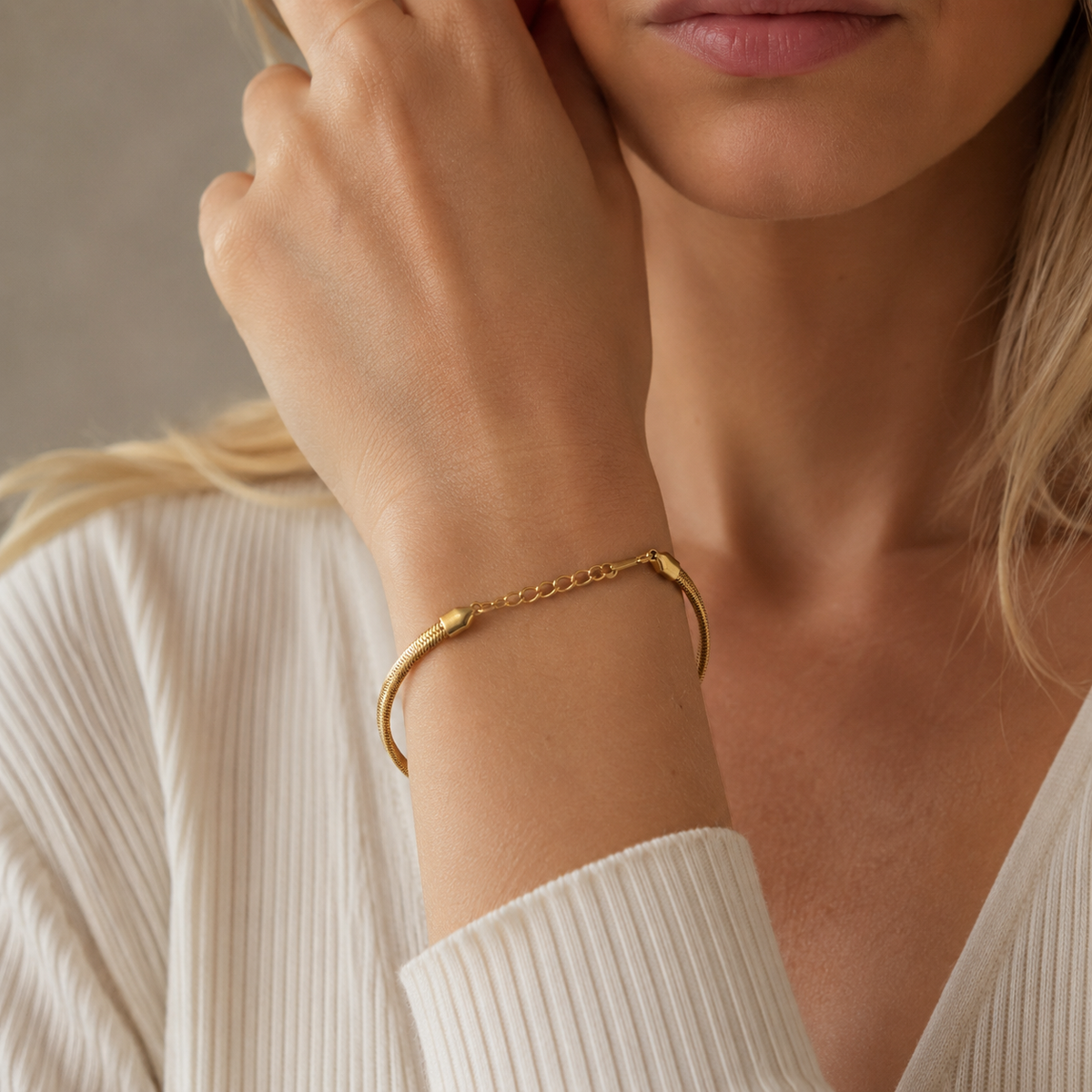 Livia – Elegant Golden Snake Bracelet