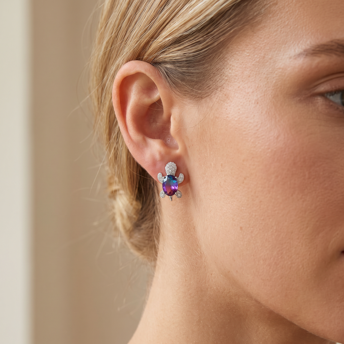 Talia – Earrings of sea turtle with shiny details
