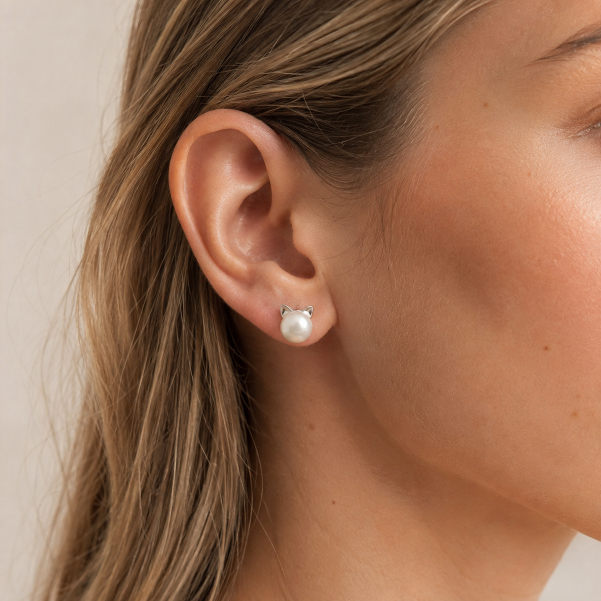 Nori – Earrings of Chatons and Silver Pearls