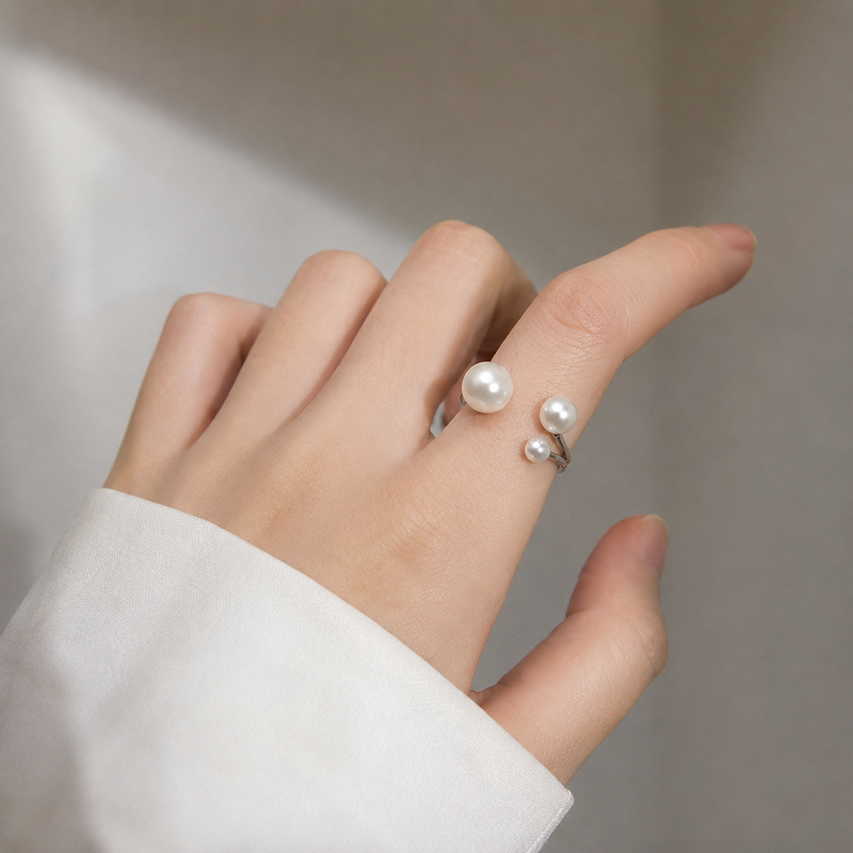 Amandine – Adjustable ring with three freshwater pearls