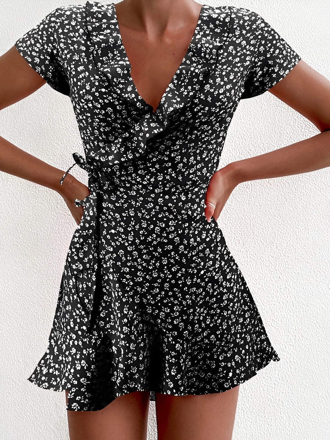Betsy - Stylish Floral Mini Dress