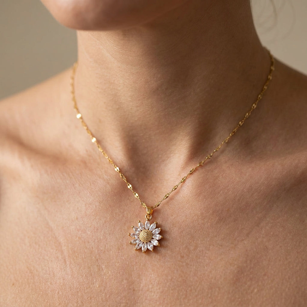 Manon – Brilliant Sunflower Necklace in Gold