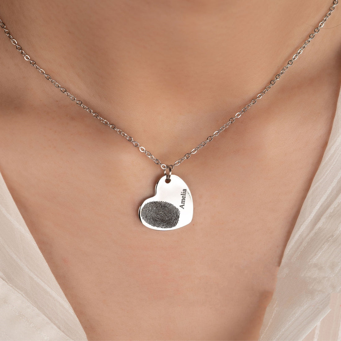 Fingerprint in the shape of a heart - Personalized name necklace