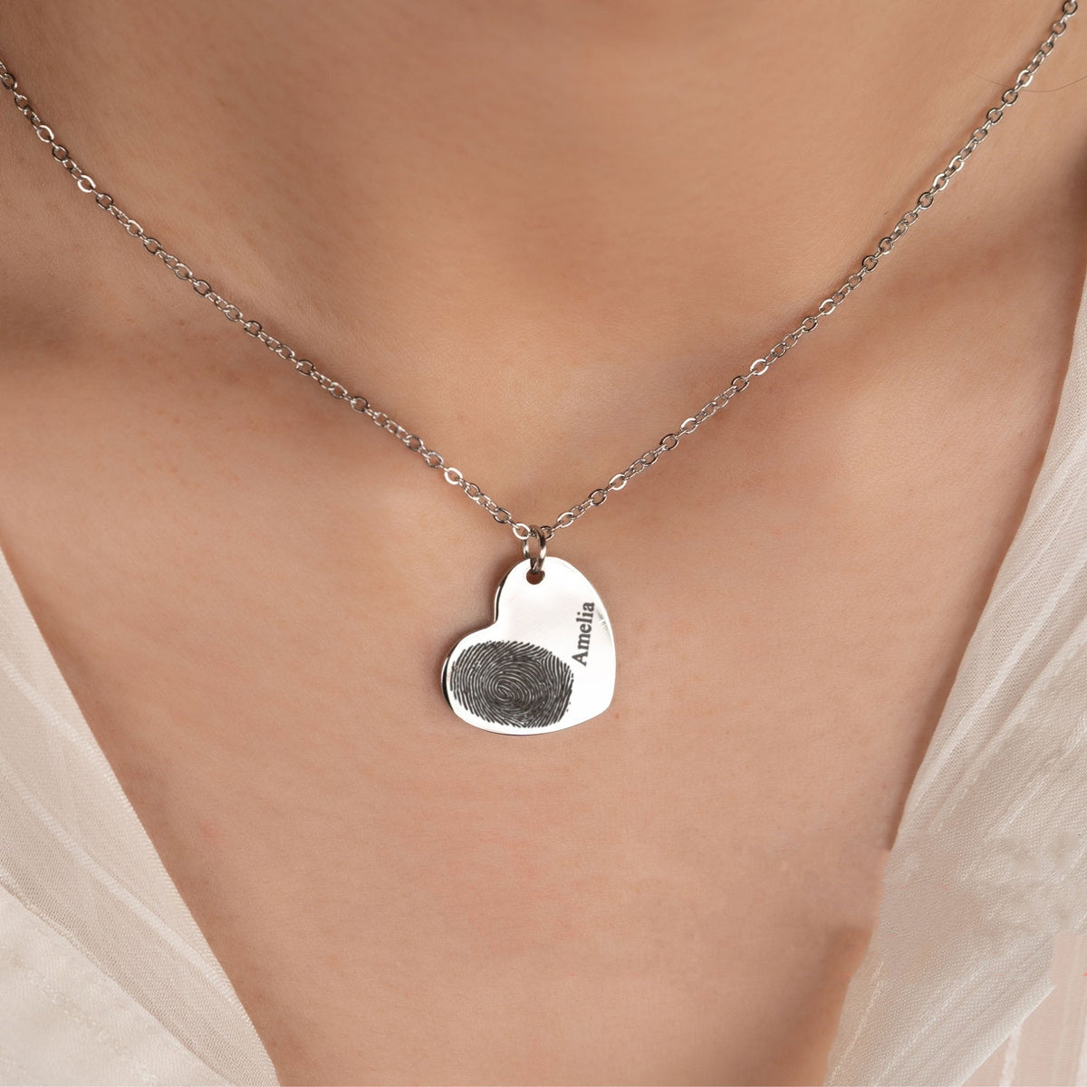 Fingerprint in the shape of a heart - Personalized name necklace