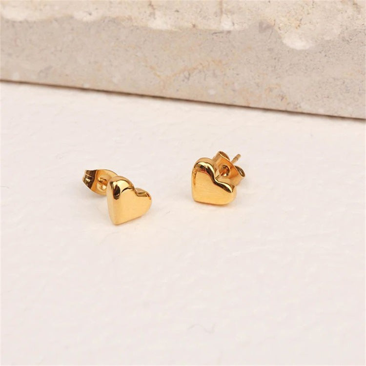 Mila – Heart earrings in gold