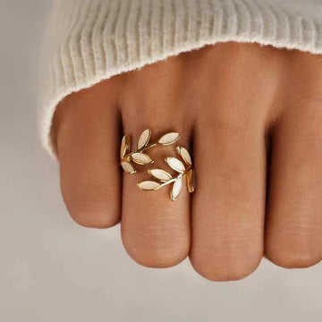 Pria – Elegant ring of white opal and leaf