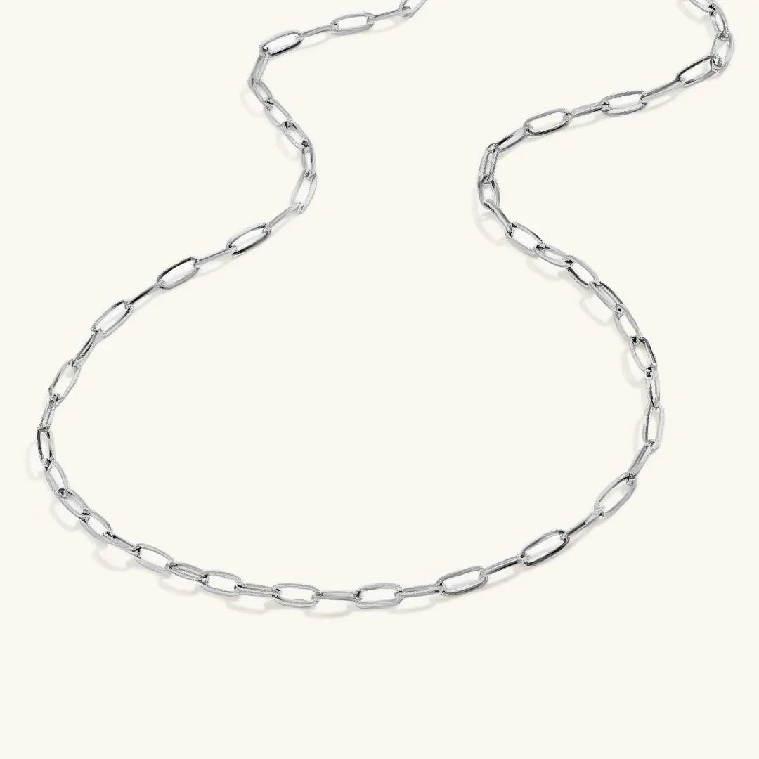 Nadia – Elegant Gold Paperclip Necklace