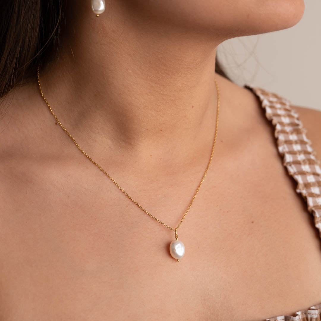 Golden Pearl Necklace - Bright Pearl Pendant