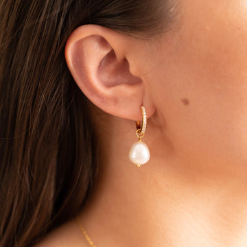 Zirconia Pearl Earrings - Zirconia of Golden Pearls