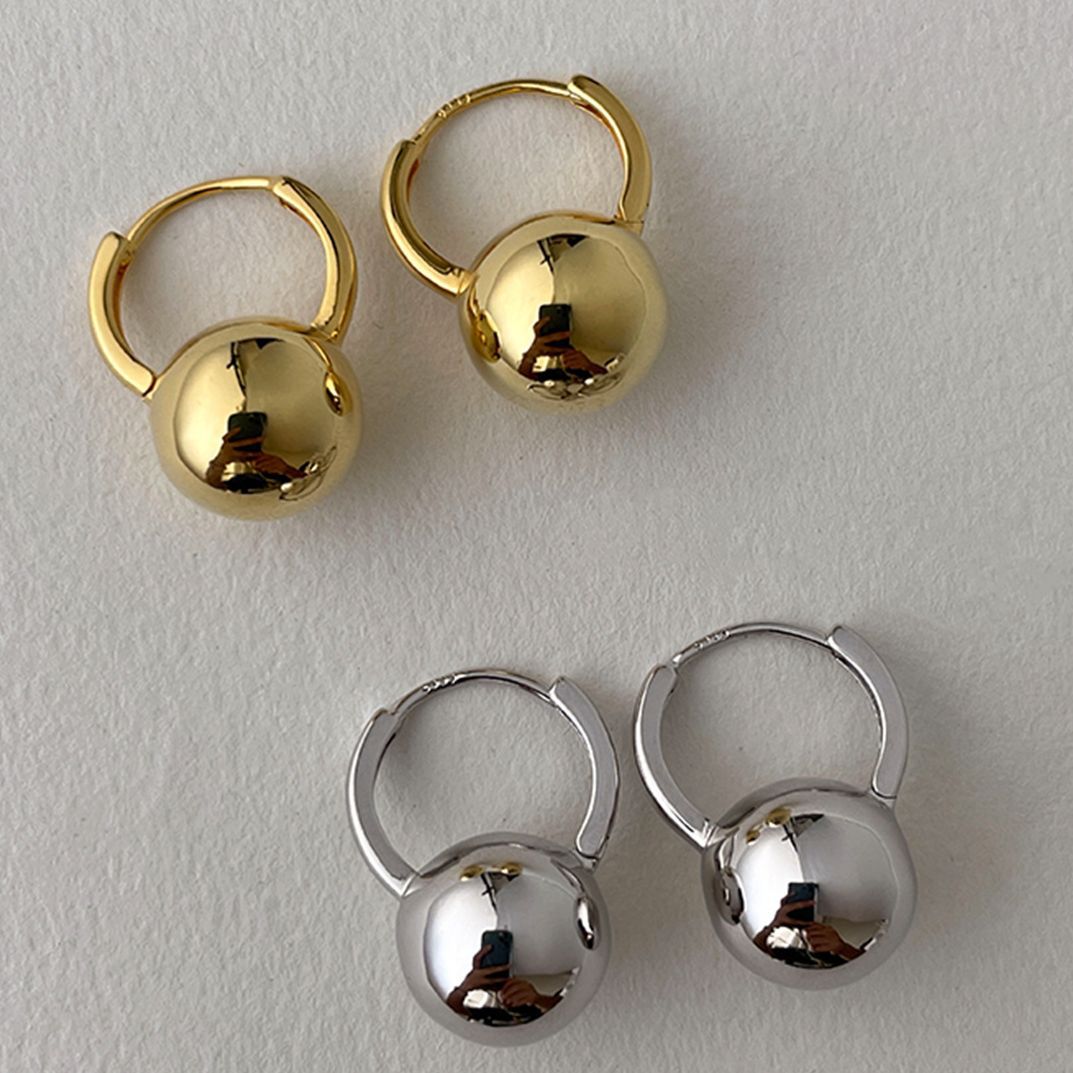Ellie – Silver ball earrings with fine post