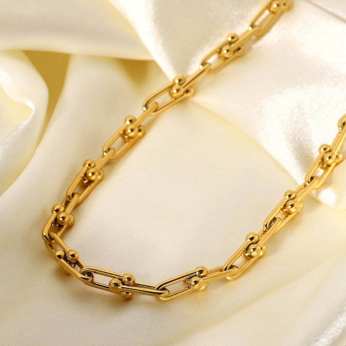 Thick Gold Necklace in Cascade