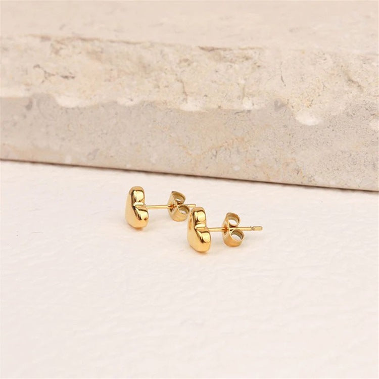 Mila – Heart earrings in gold