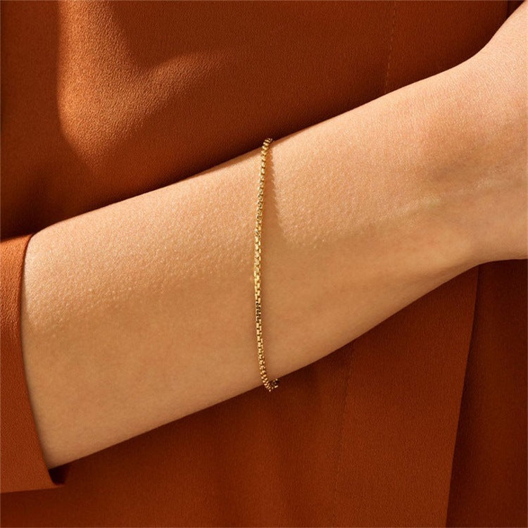 Victoria – Gold chain bracelet