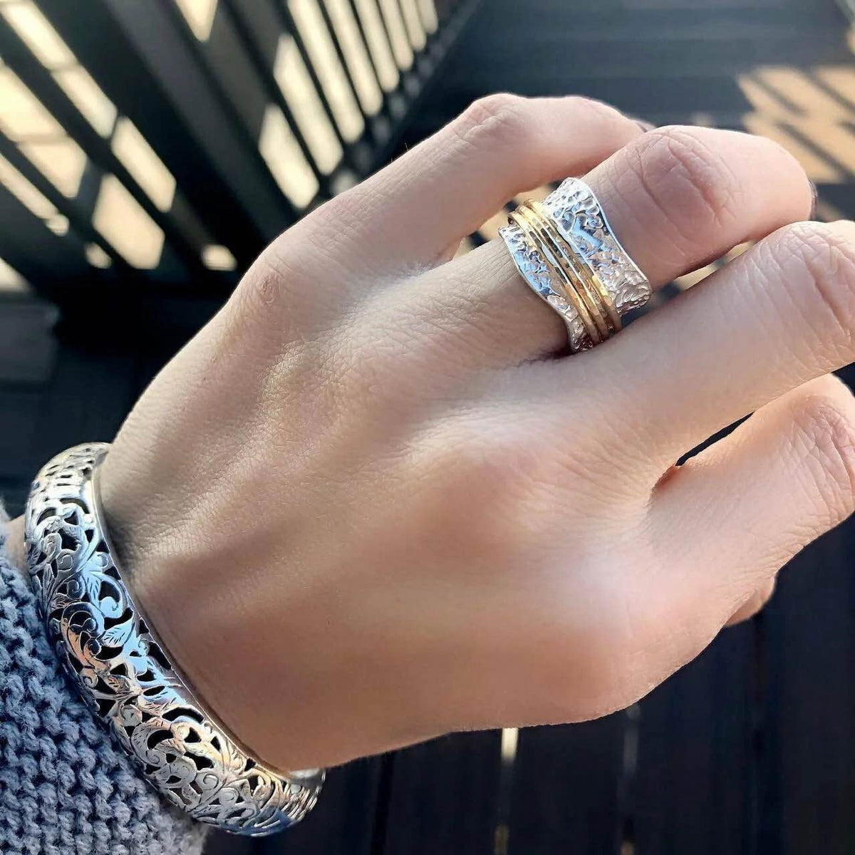 Bianca - Timeless rotating ring of gold and silver