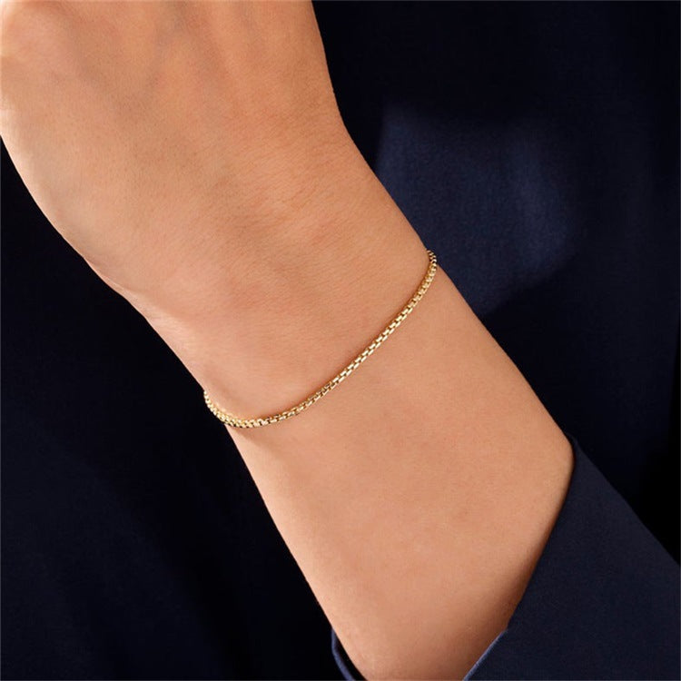 Victoria – Gold chain bracelet