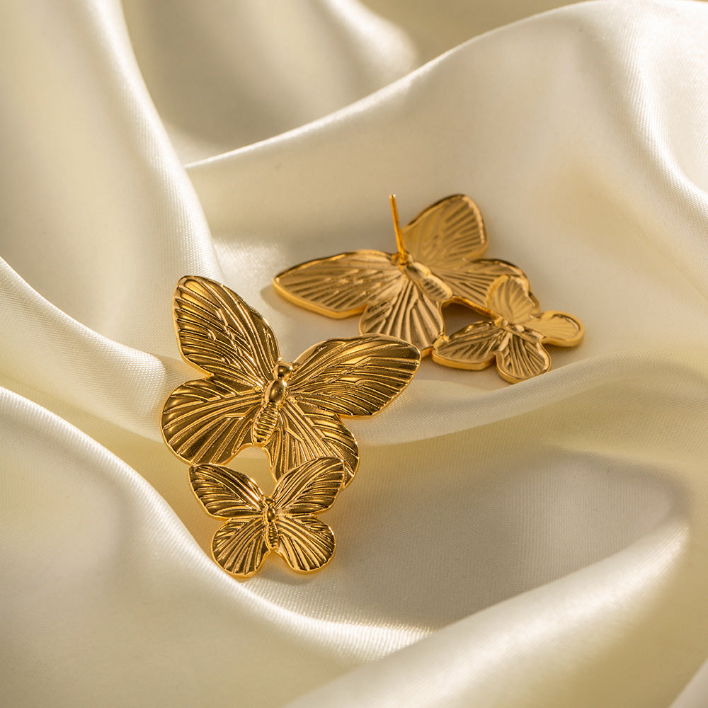 Mariah - Gold earrings in the shape of a butterfly