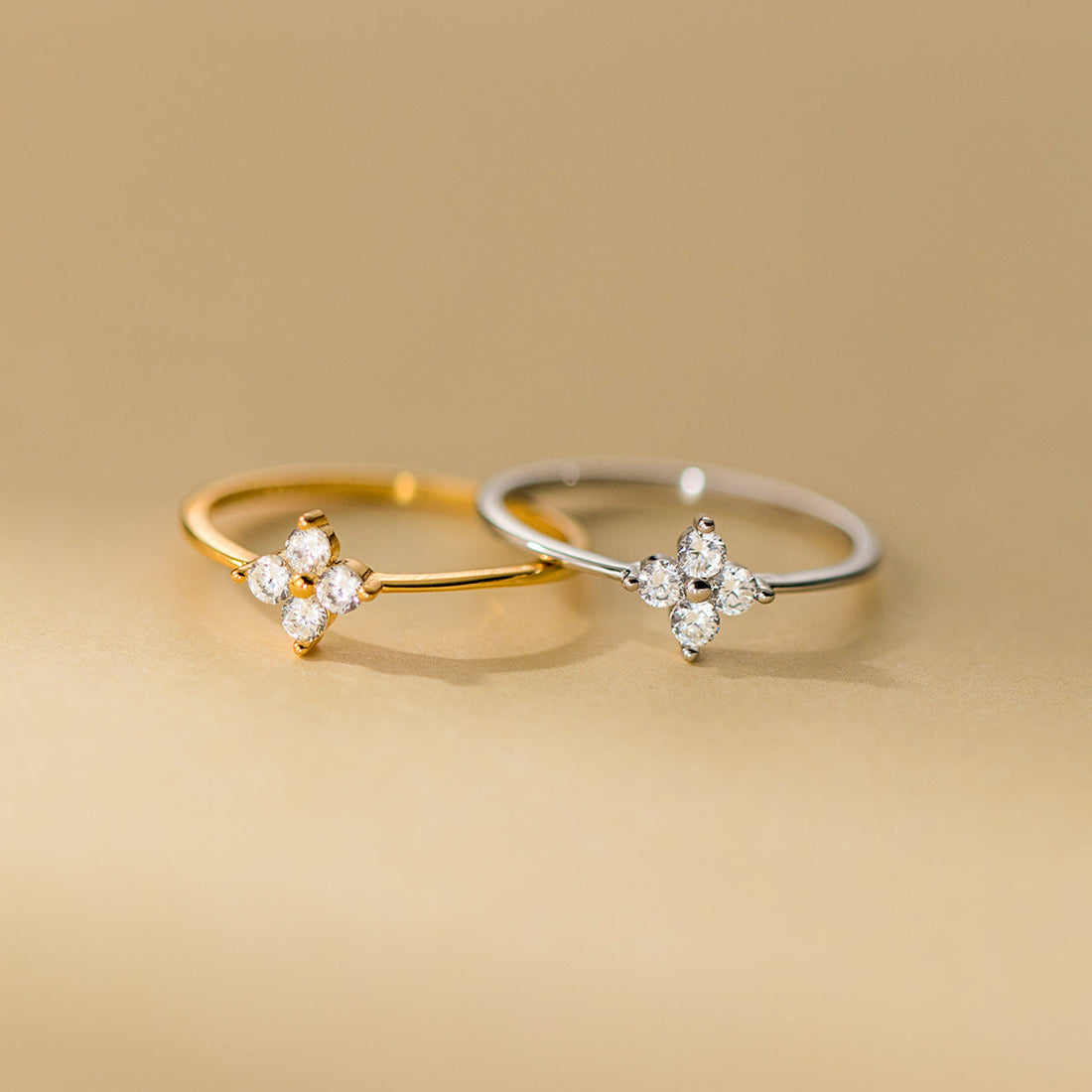 Mia – Crystal Clover Ring