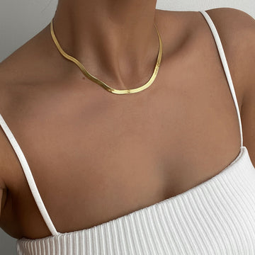 Juliette – Elegant Chevron Collar