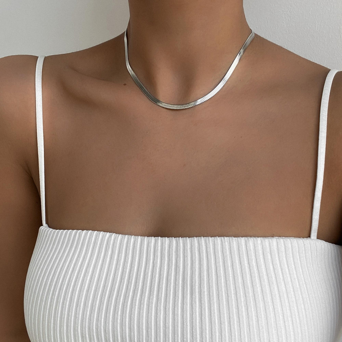 Juliette – Elegant Chevron Collar