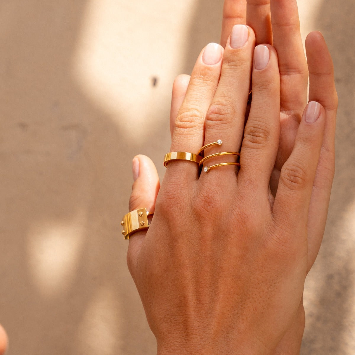 Riza – Spiral ring with stone