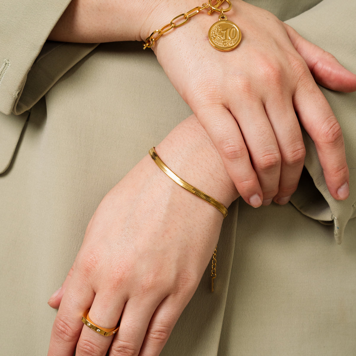 Livia – Elegant Golden Snake Bracelet