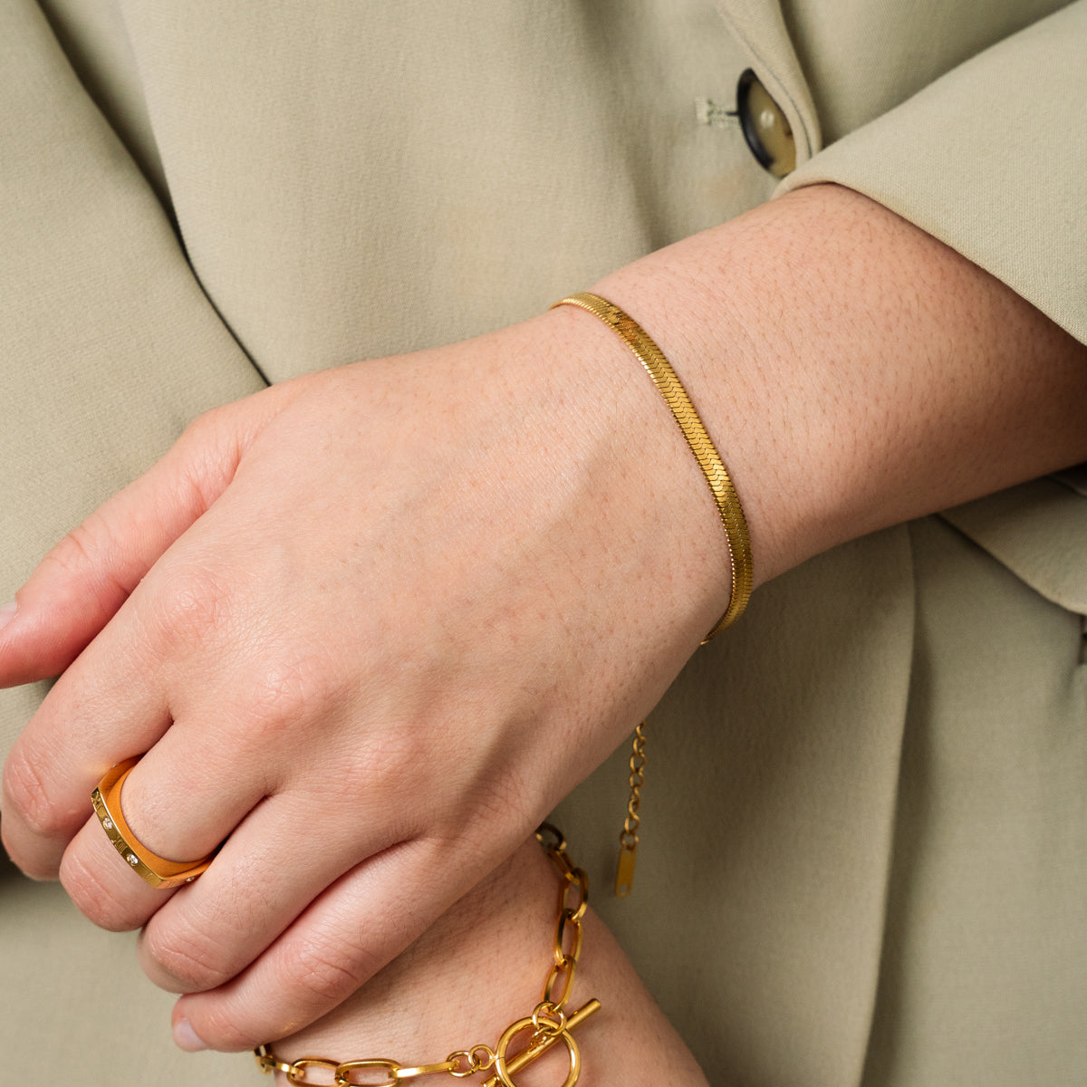 Livia – Elegant Golden Snake Bracelet