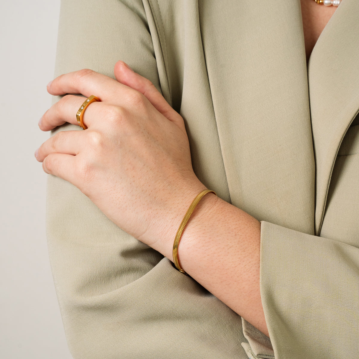 Livia – Elegant Golden Snake Bracelet