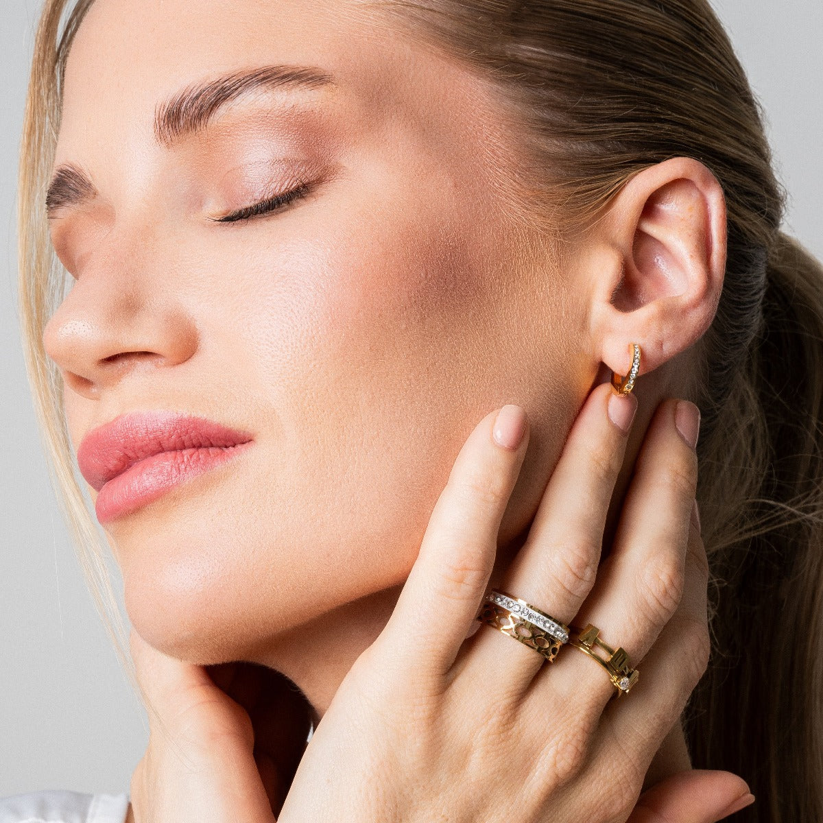 Arielle – Hoops ornamented with stones