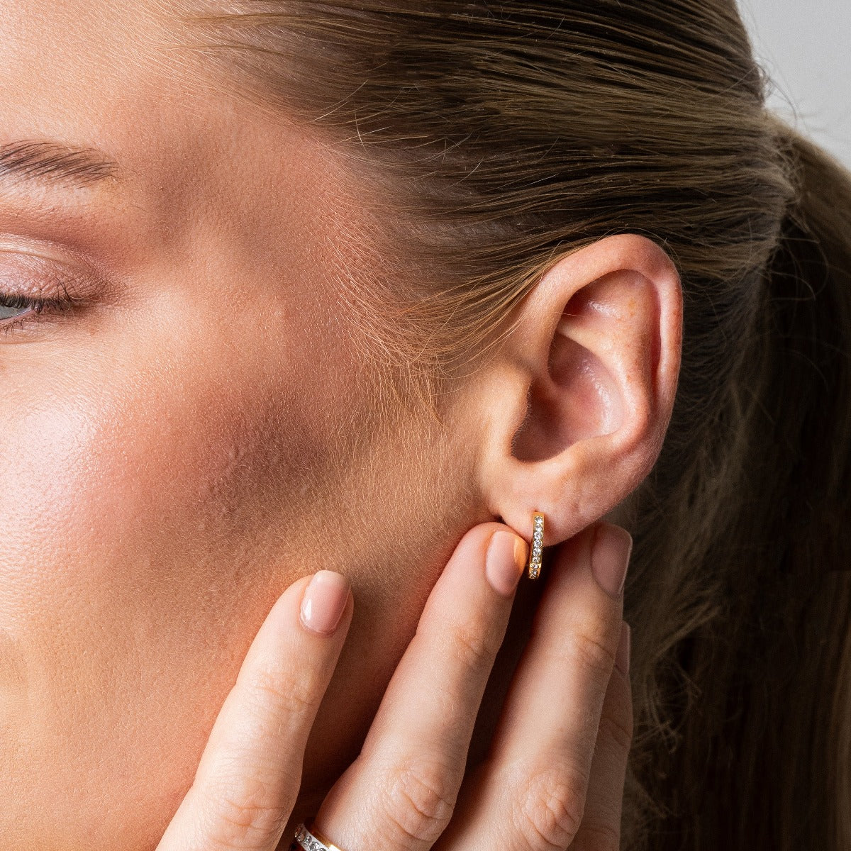 Arielle – Hoops ornamented with stones