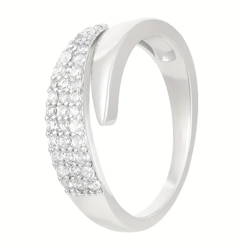 Emiko – Yellow gold ring with sparkling stones