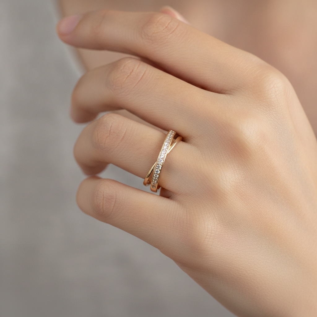 Cassia – Adjustable ring with shiny details
