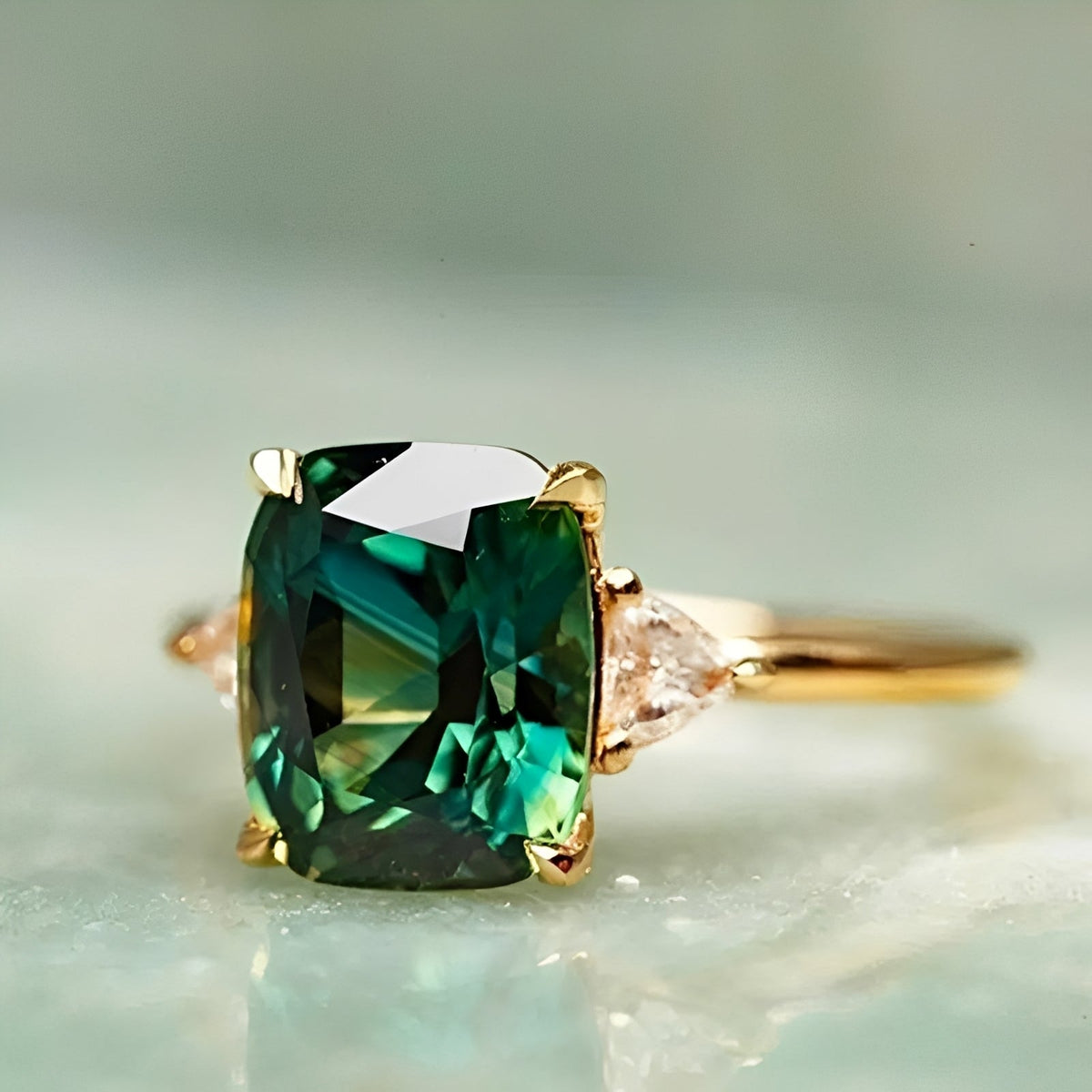 Aveline – Square and Elegant Green Emerald Ring