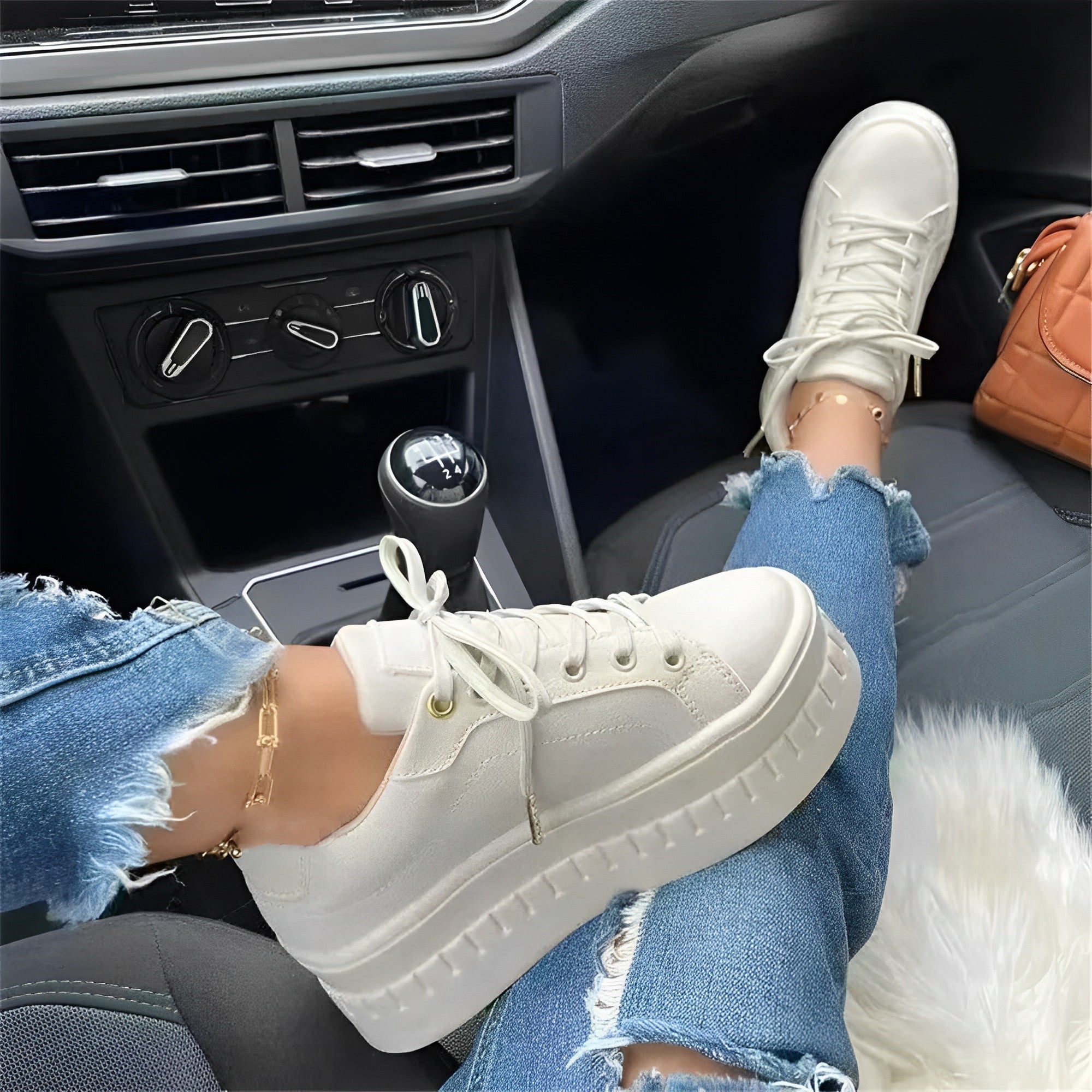 Wilgie - Cozy Lace-up Sneaker
