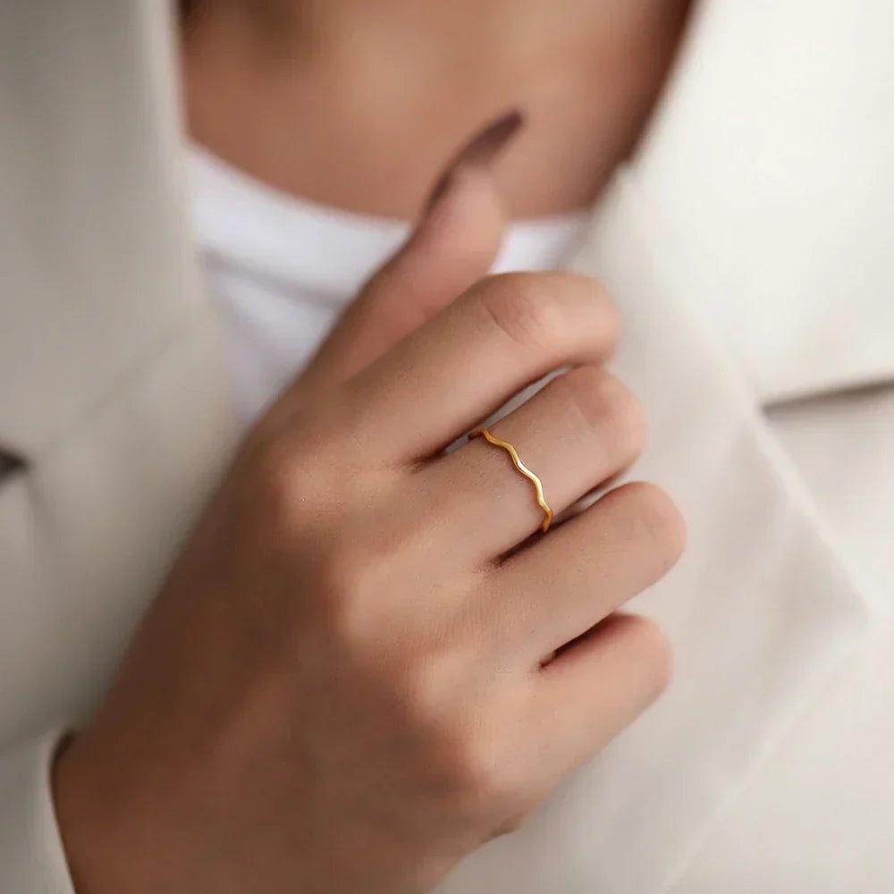 Elowia – Elegant Infinite Flow Ring