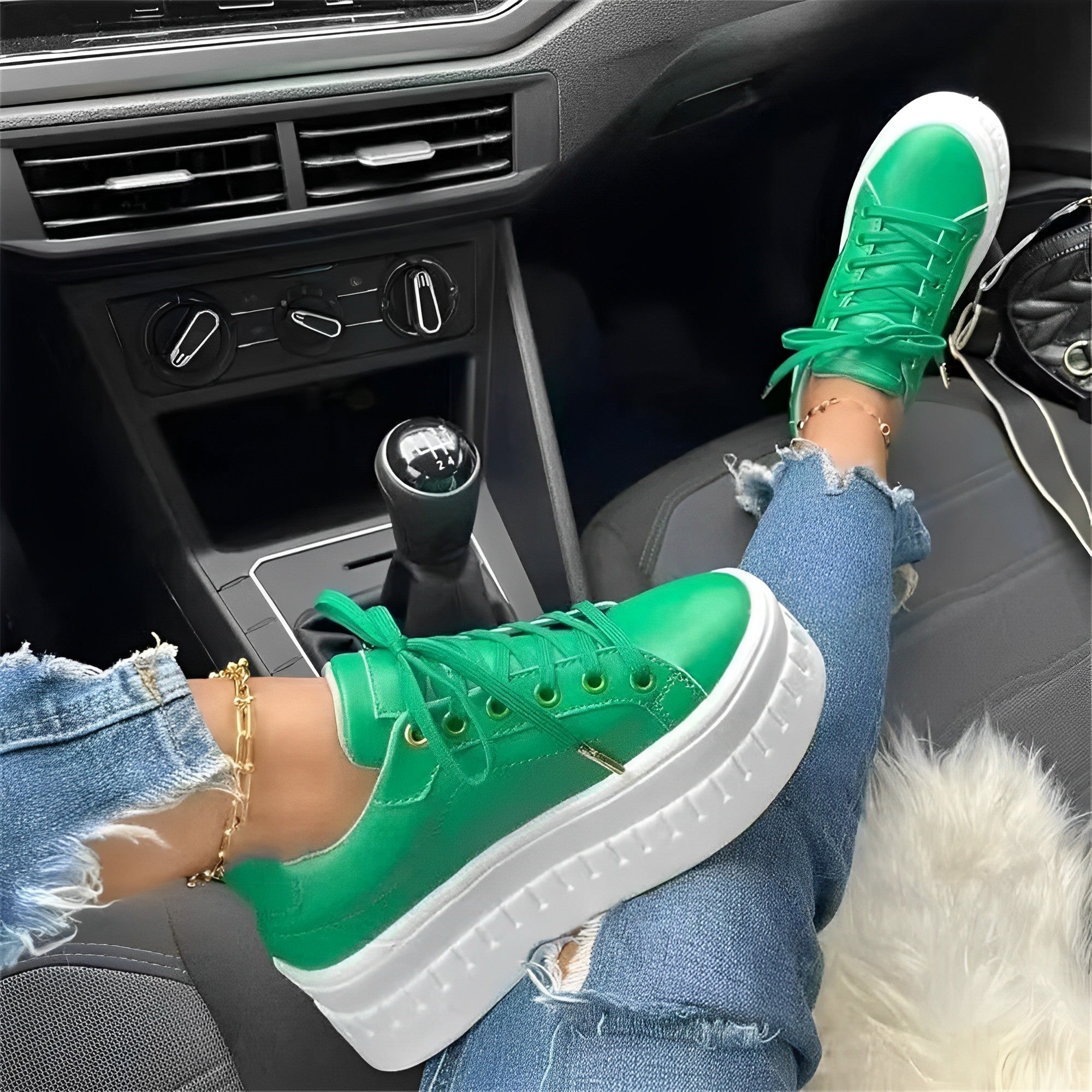 Wilgie - Cozy Lace-up Sneaker