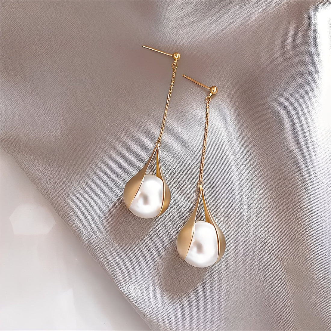 Asa – Earrings of gold and pearls